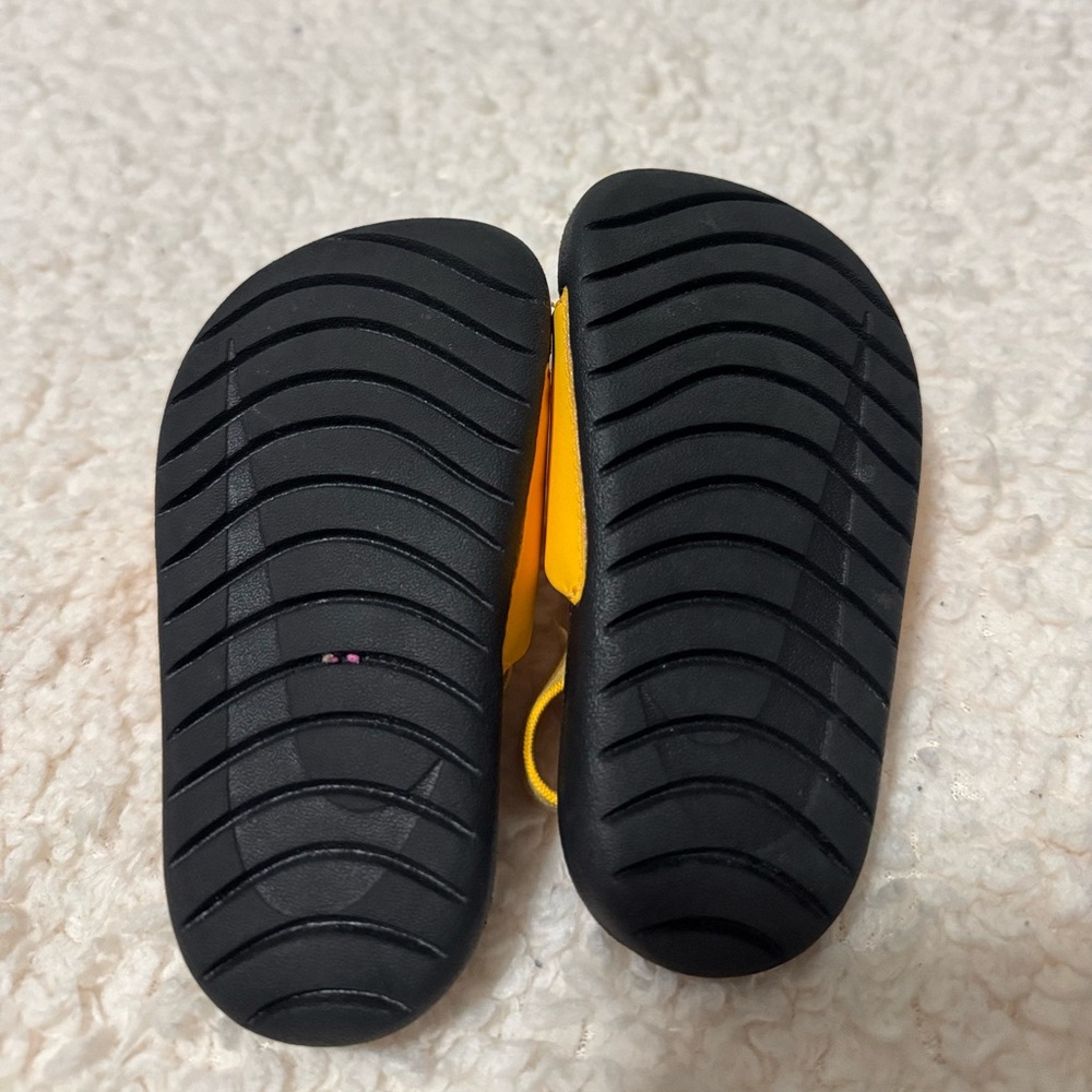 Nike Kids Yellow Slide Sandals - Picture 4 of 4